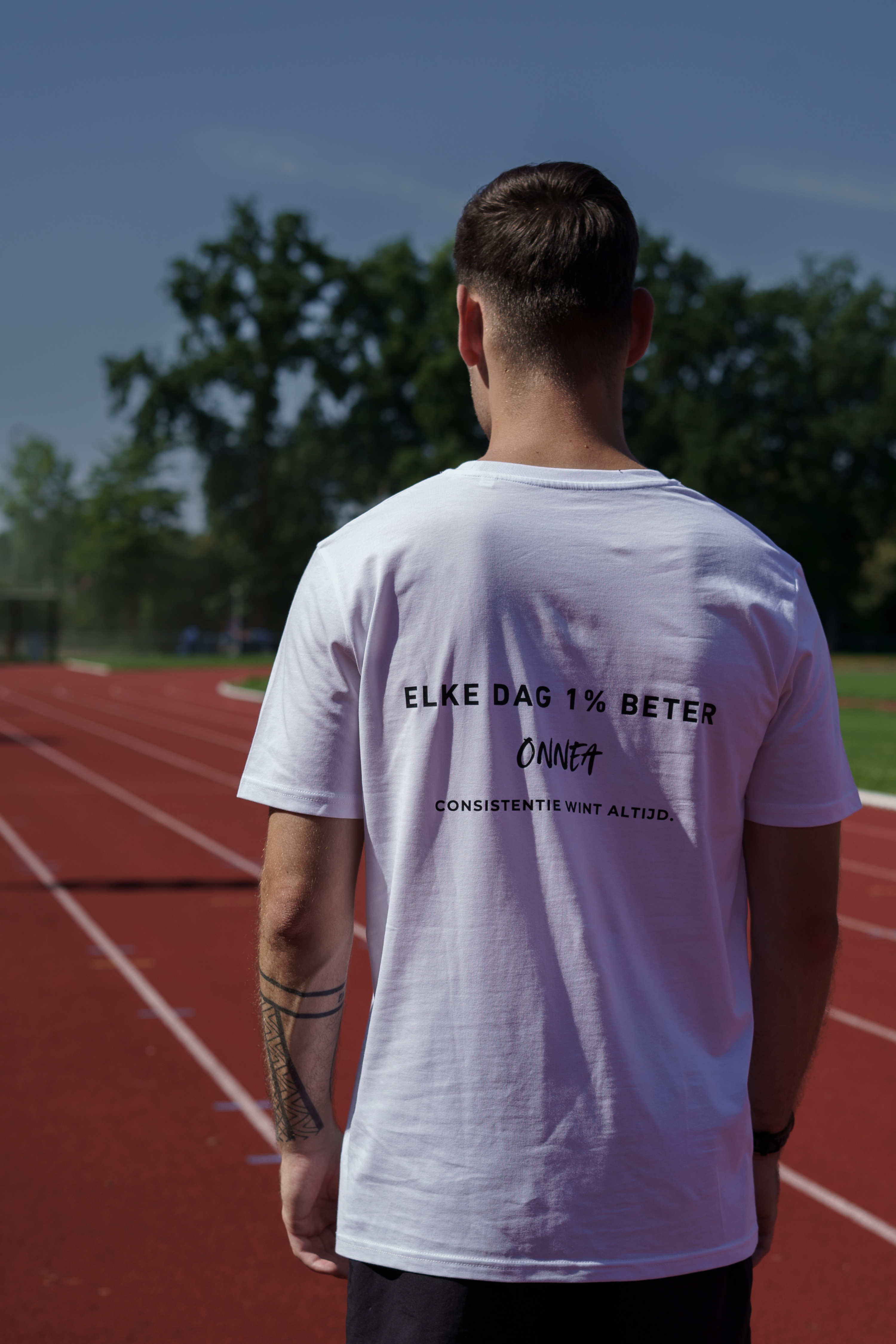 ONNEA CONSISTENTIE T-SHIRT | WIT x ZWART Onnea