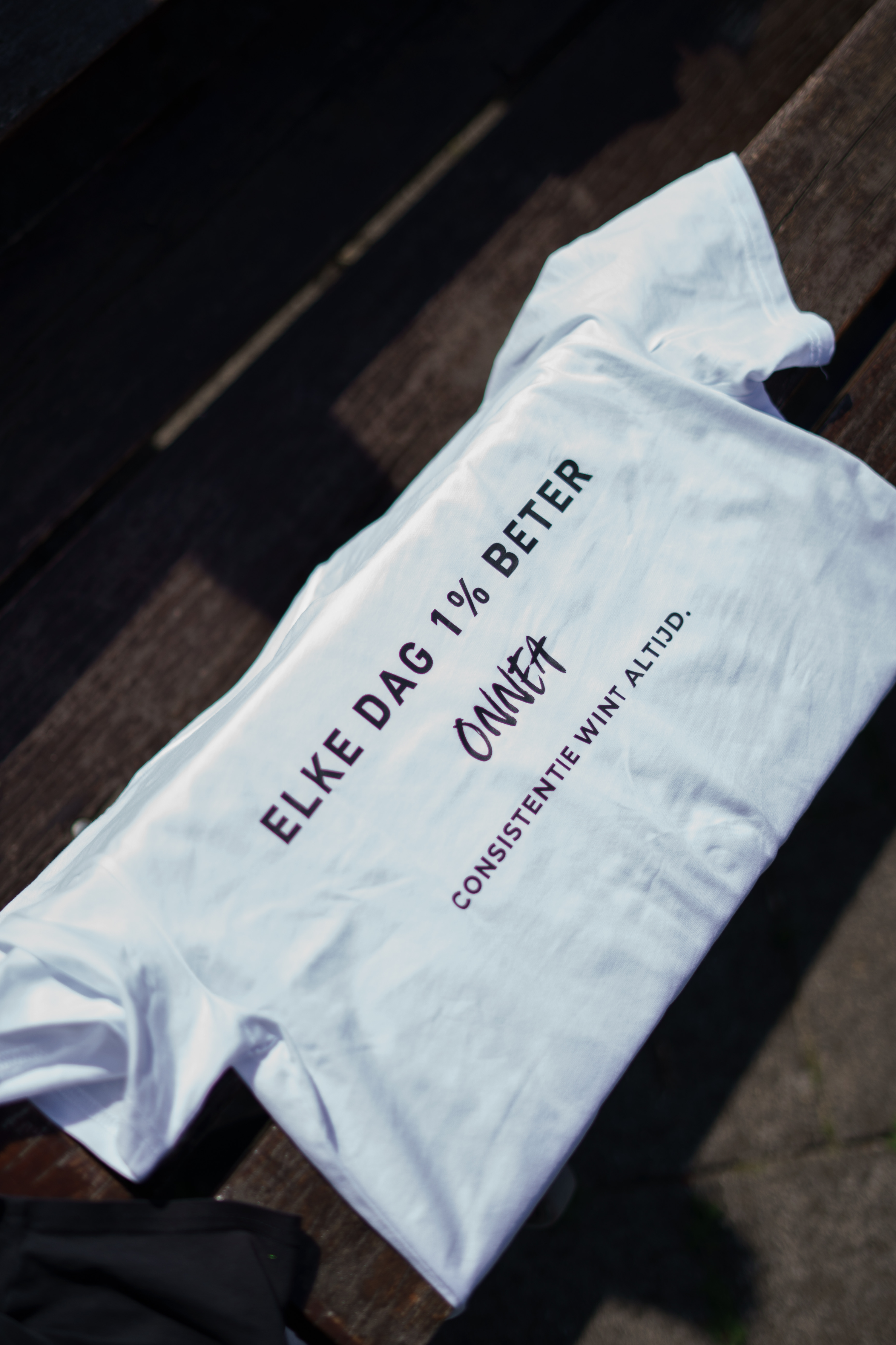 ONNEA CONSISTENTIE T-SHIRT | WIT x ZWART Onnea