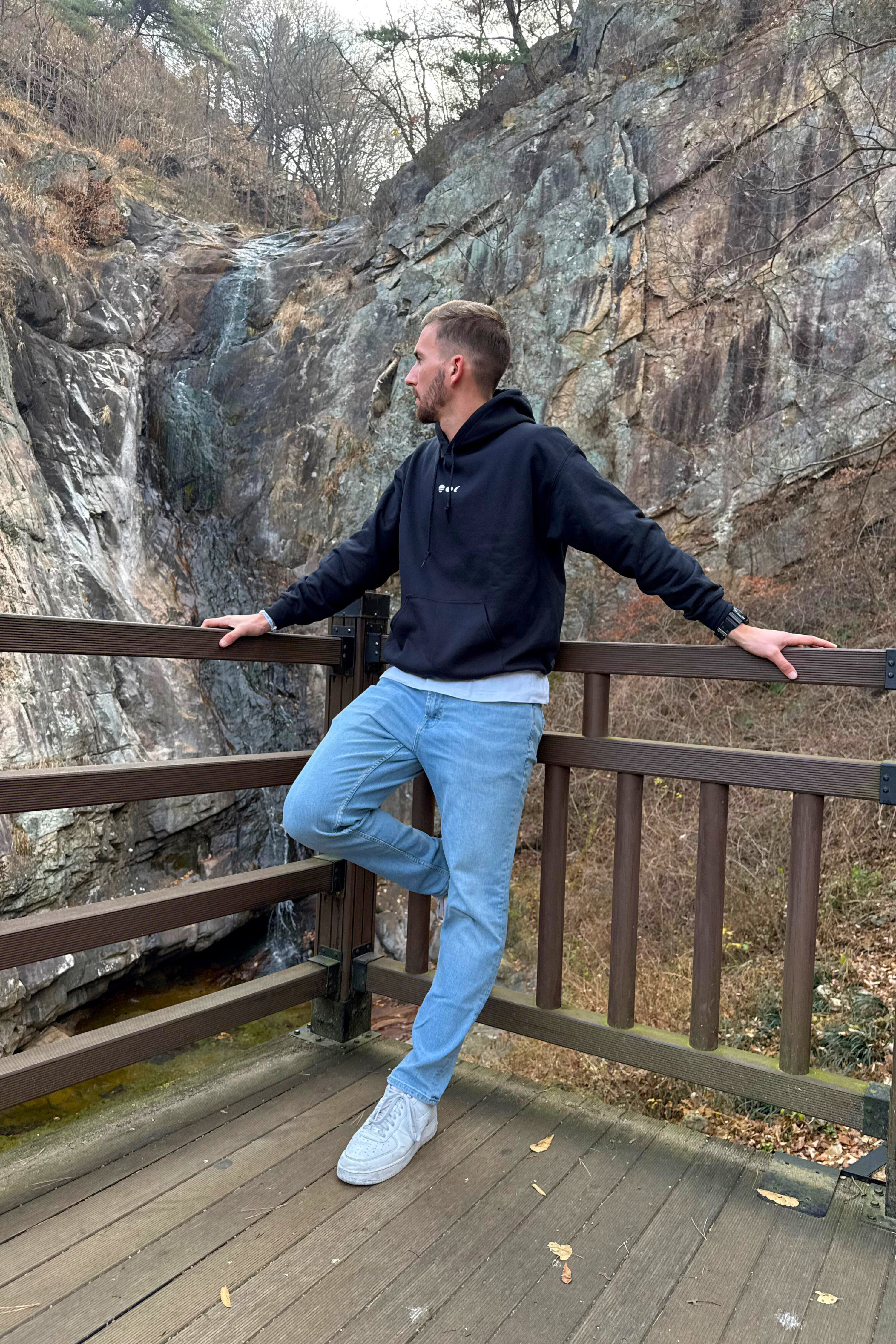 Onnea Hoodie - Midnight Black Onnea