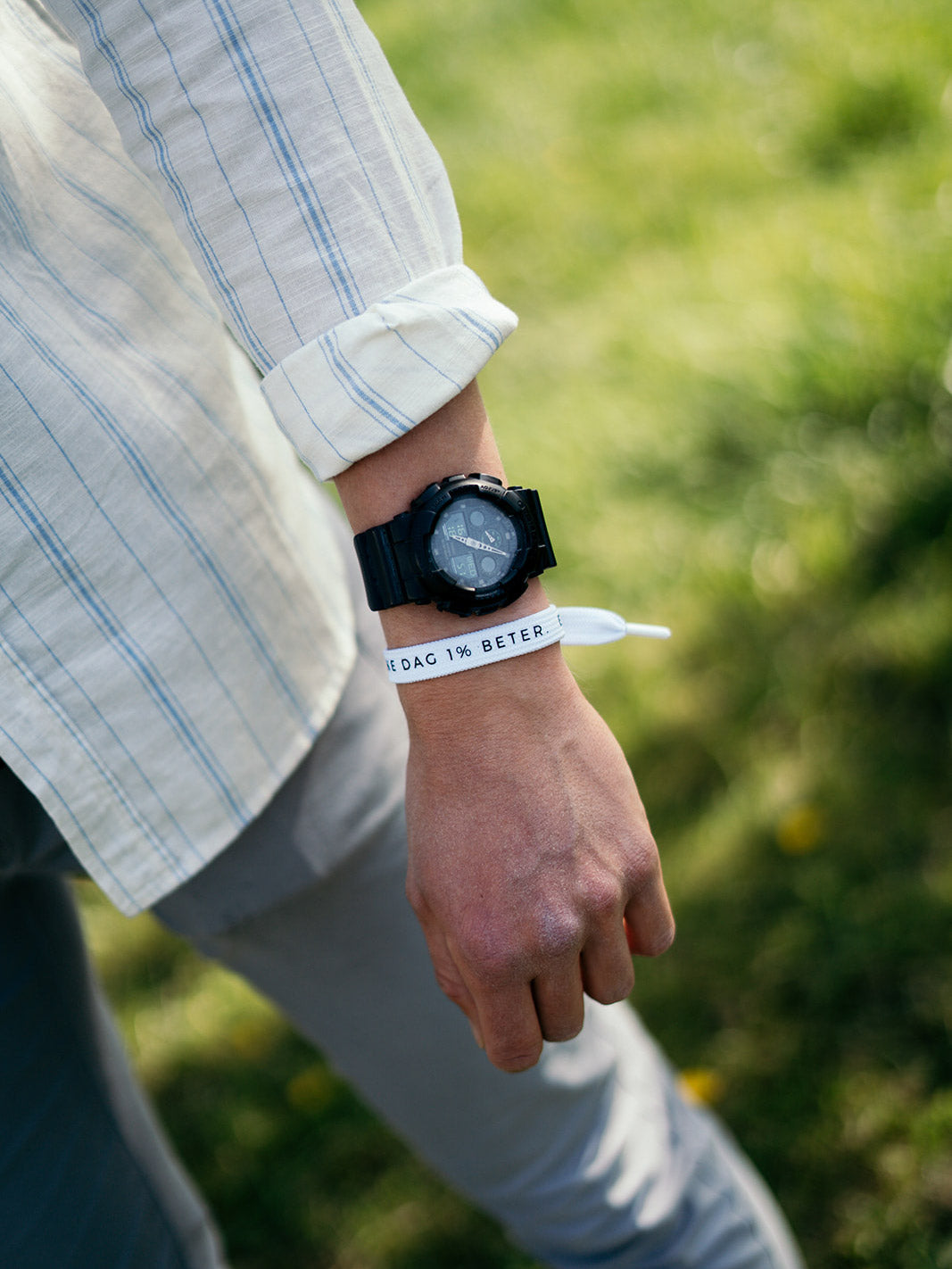 1.0 Elke Dag 1% Beter Onnea bracelet - white x black Onnea