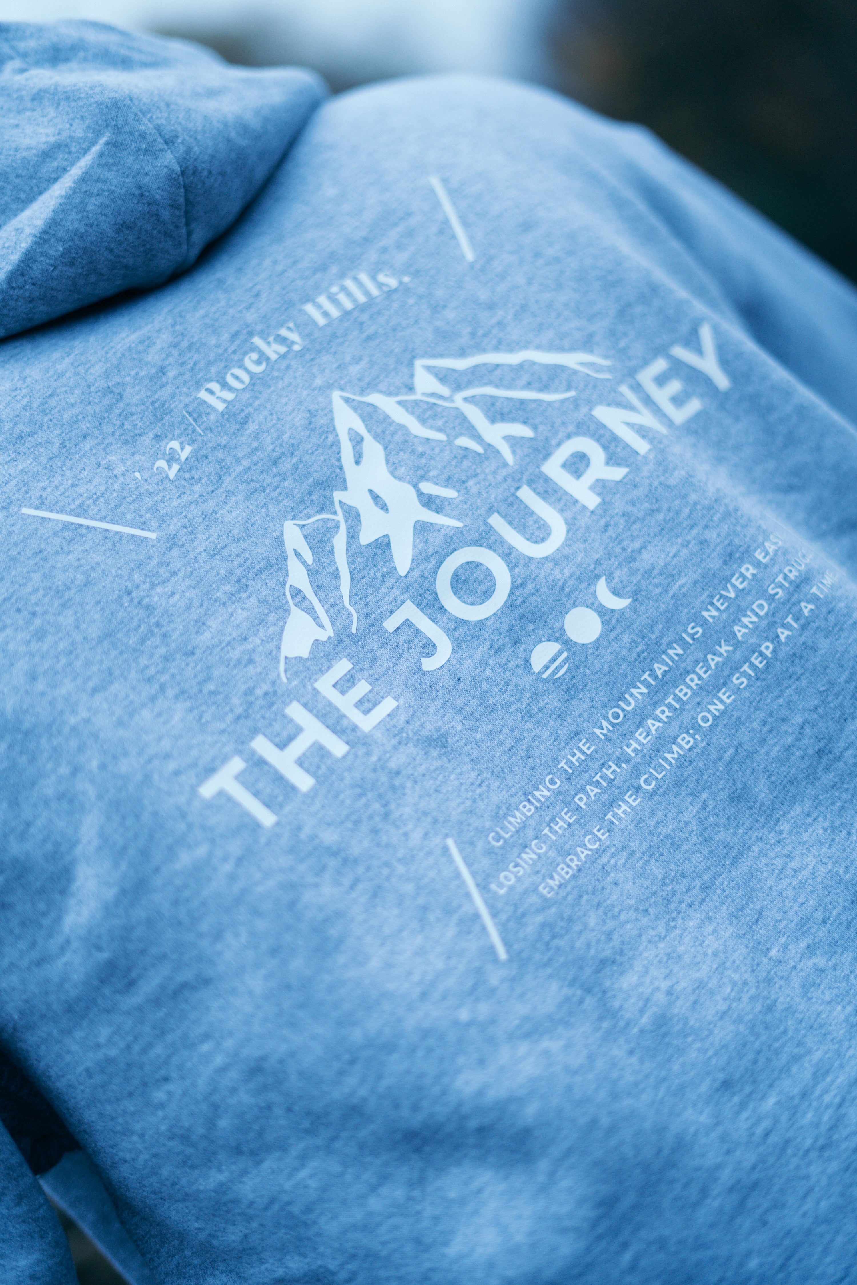 EMBRACE THE CLIMB ONNEA HOODIE - GRAY Onnea