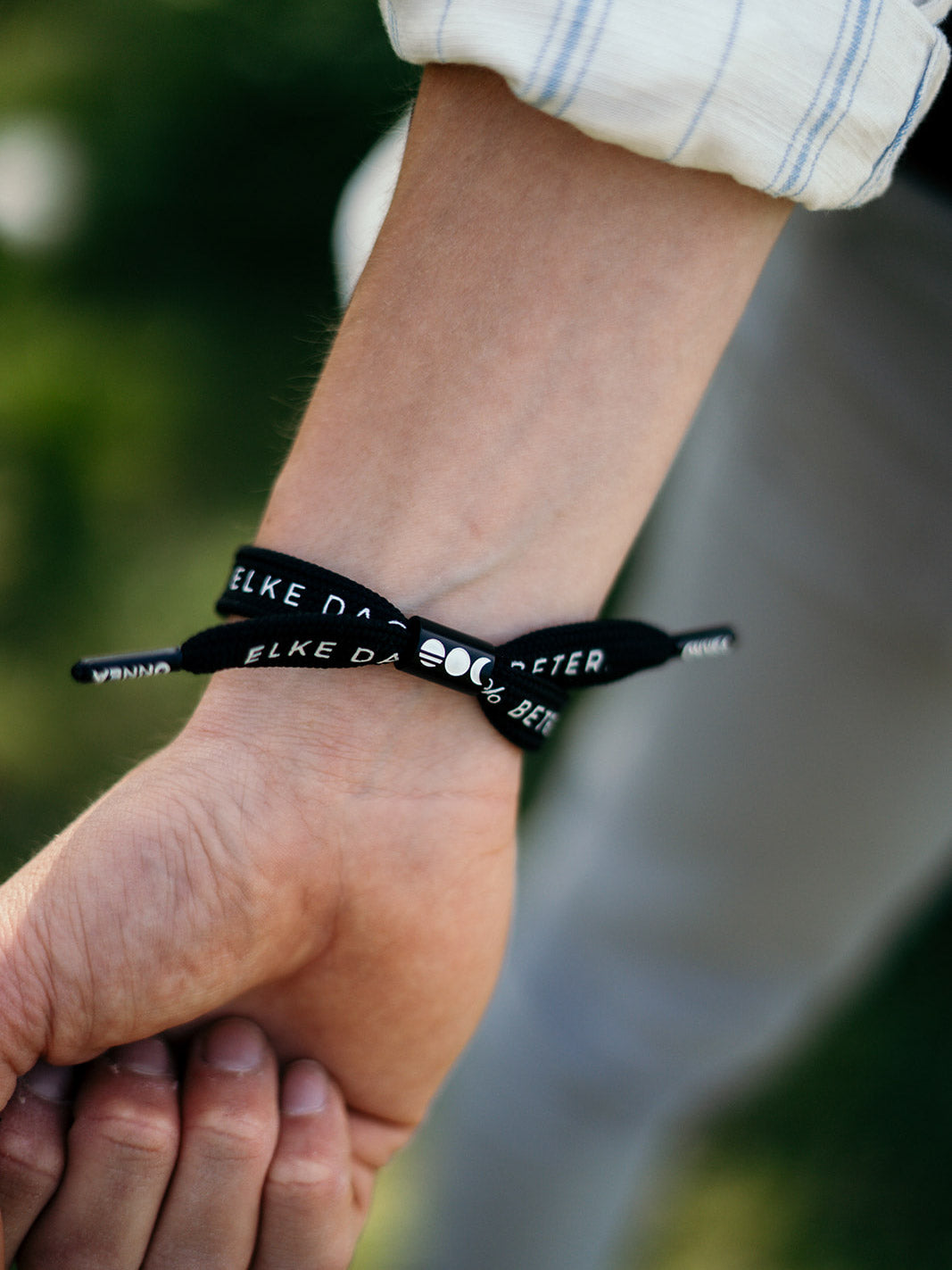 1.0 Elke Dag 1% Beter Onnea bracelet - white x black Onnea