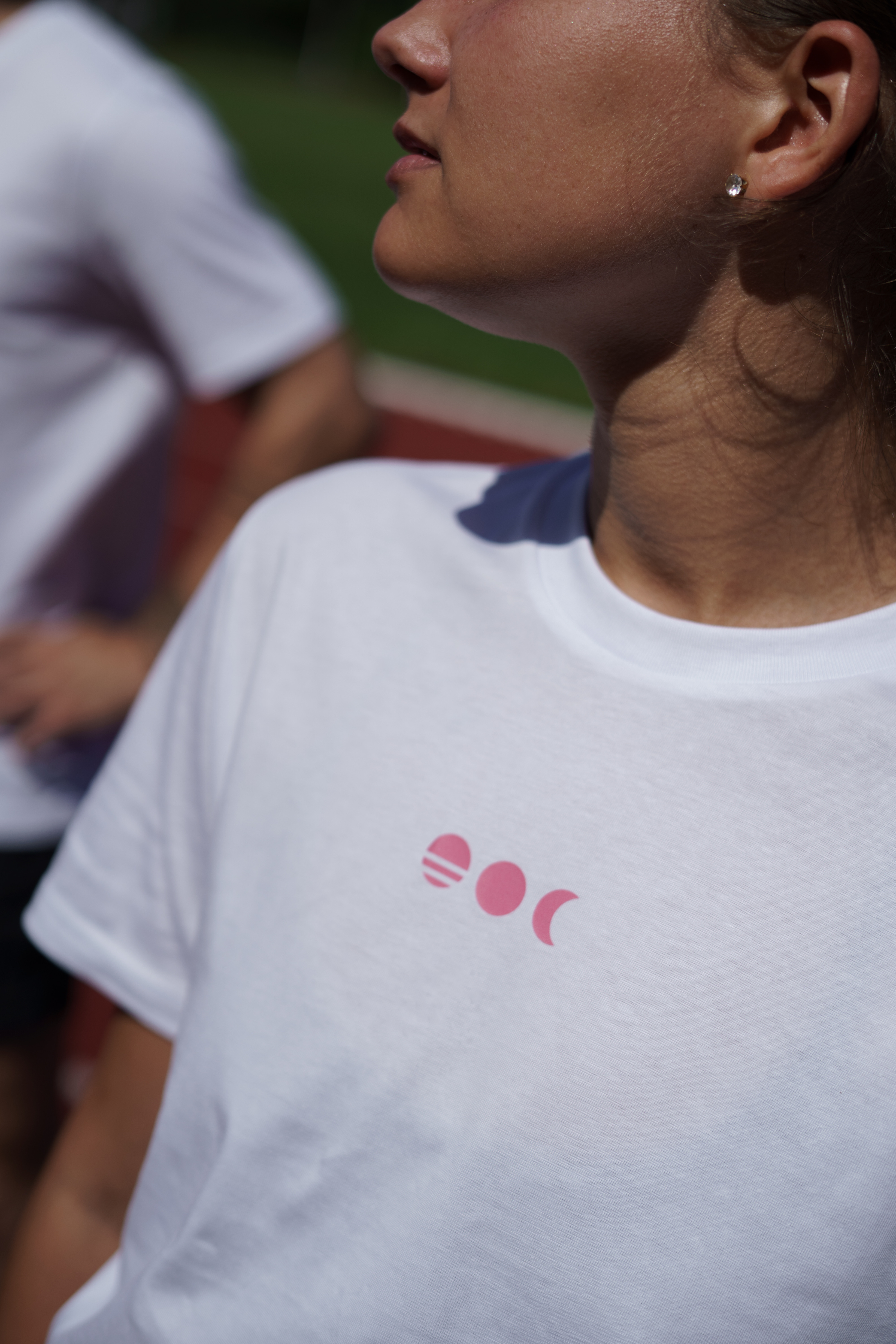ONNEA CONSISTENTIE T-SHIRT | WIT x BLOESEM ROZE Onnea
