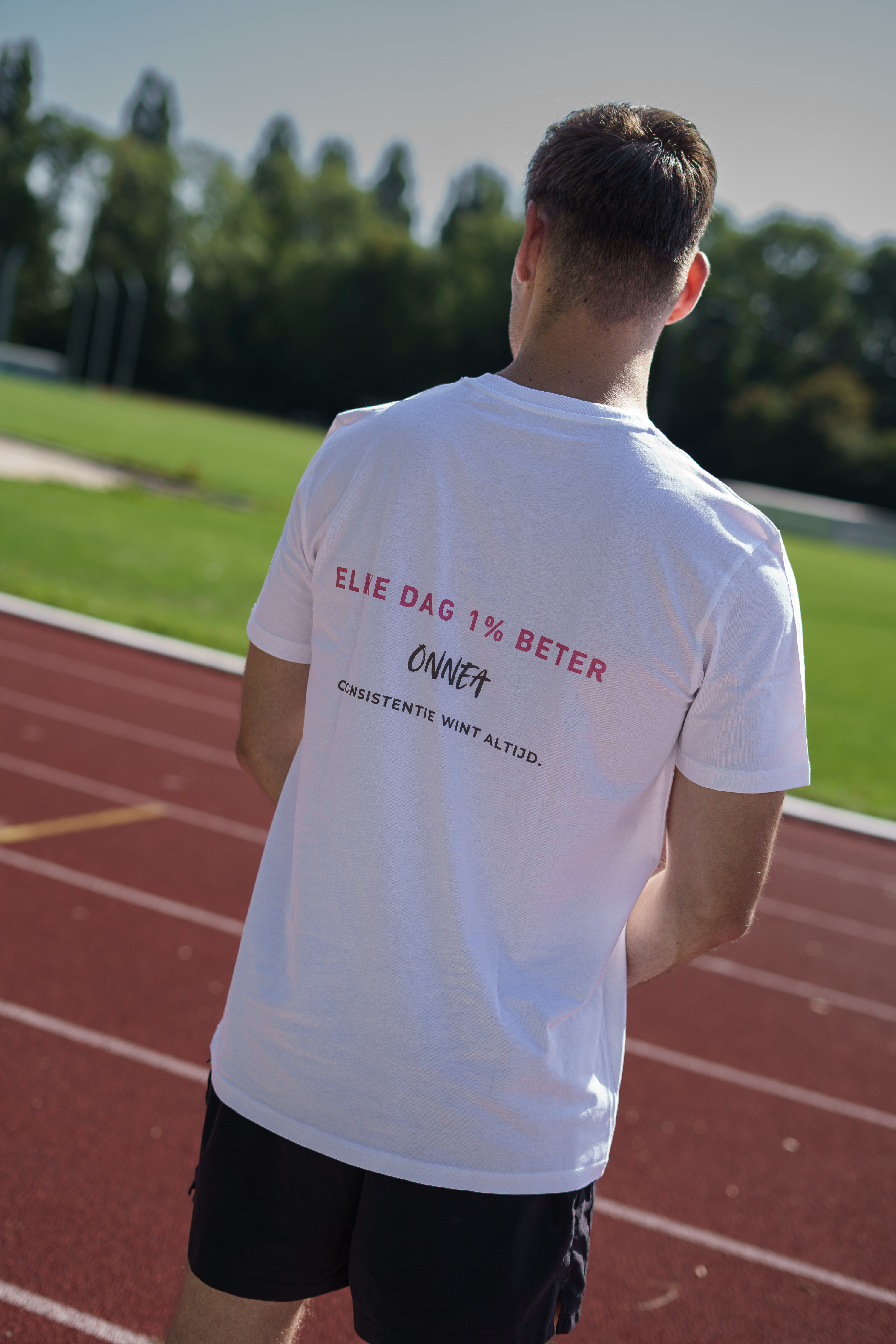 ONNEA CONSISTENTIE T-SHIRT | WIT x BLOESEM ROZE Onnea