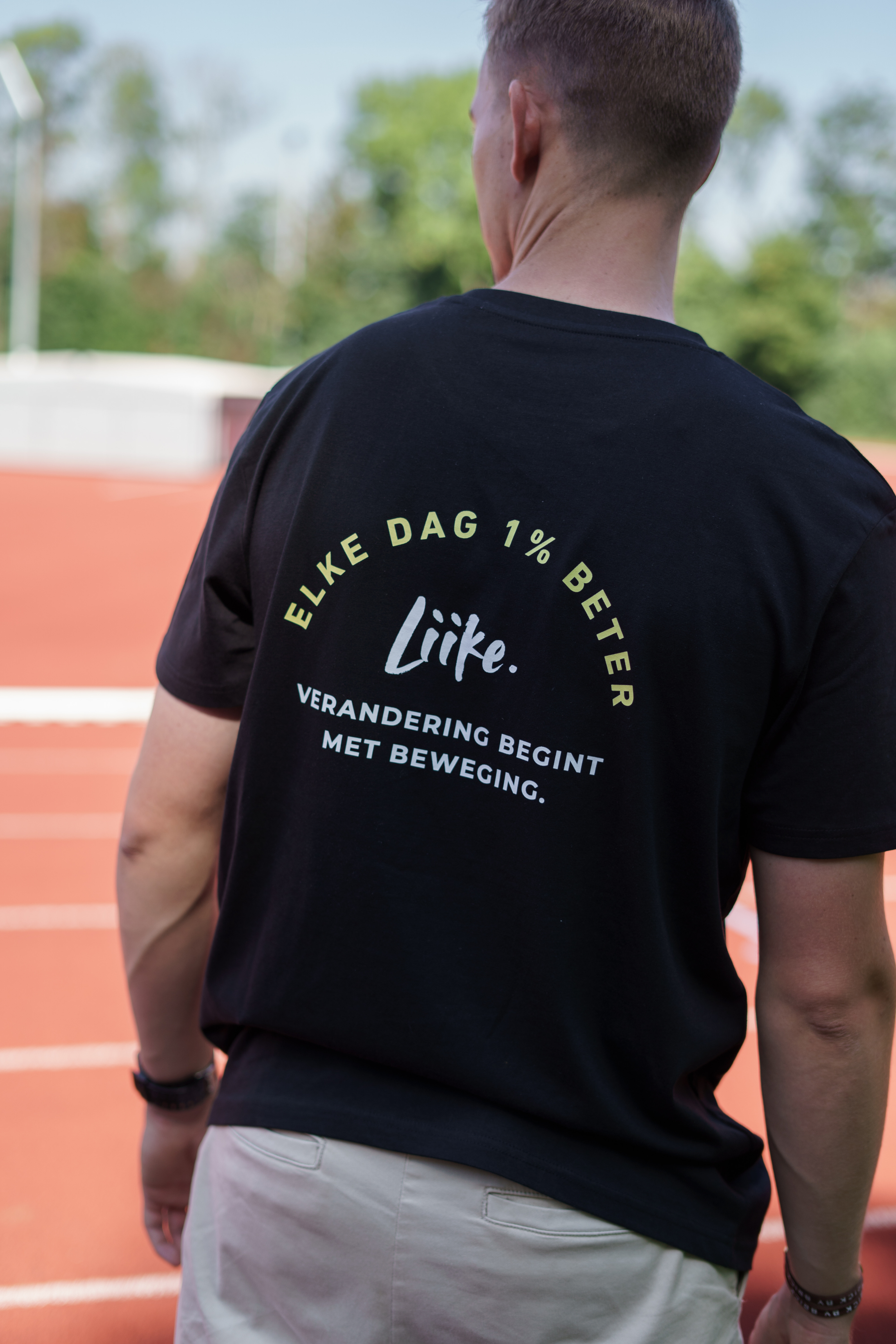 LIMITED EDITION ONNEA LIIKE T-SHIRT | ZWART x VANILLEGEEL Onnea